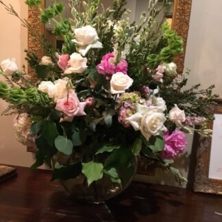 Large oval vase Entrance